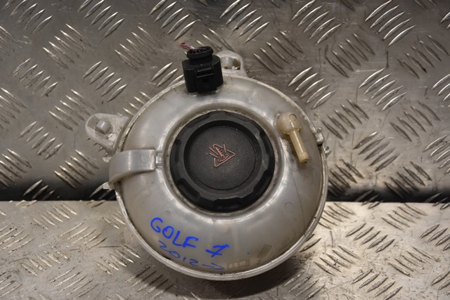 Бачок расширительный Фольксваген Пассат B8