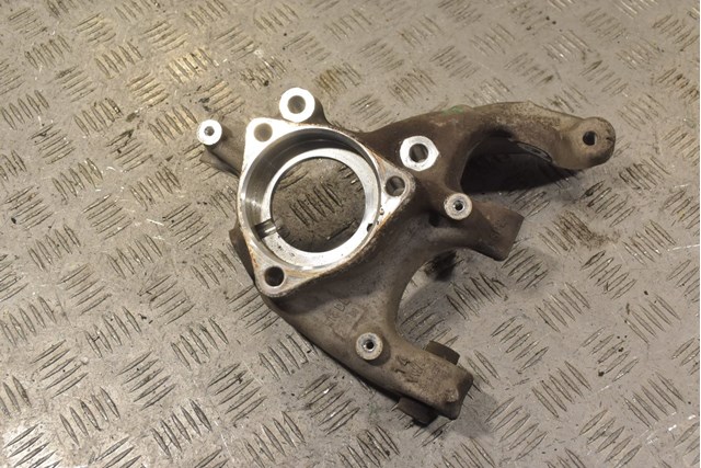 Цапфа правая 5Q3505436A VAG
