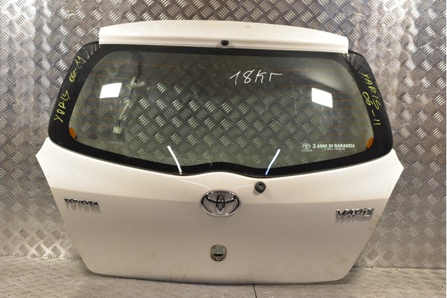 Крышка багажника со стеклом toyota 670050D030