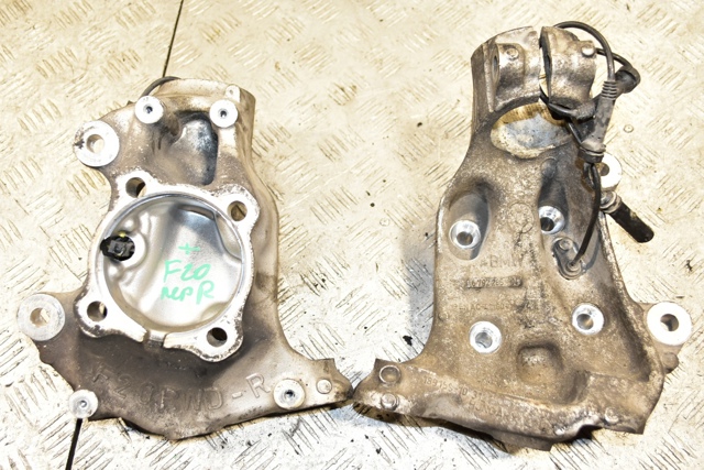 Цапфа передняя правая 6792286 BMW