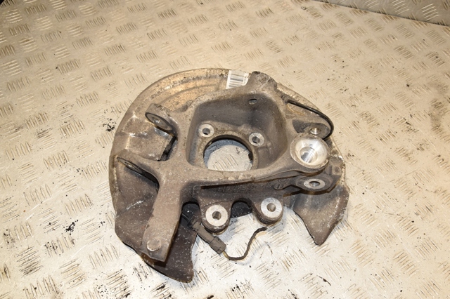 6793770 BMW Цапфа задняя правая купить в Запорожье