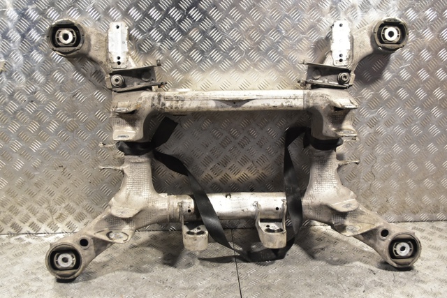 6798545 BMW Балка задней подвески (подрамник) купить в Львов