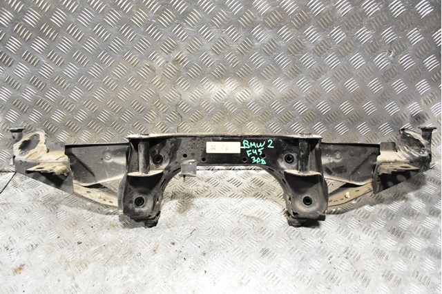Балка задней подвески поперечная 6851560 BMW