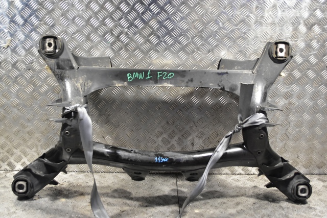 Поперечка задней подвески 6857722 BMW