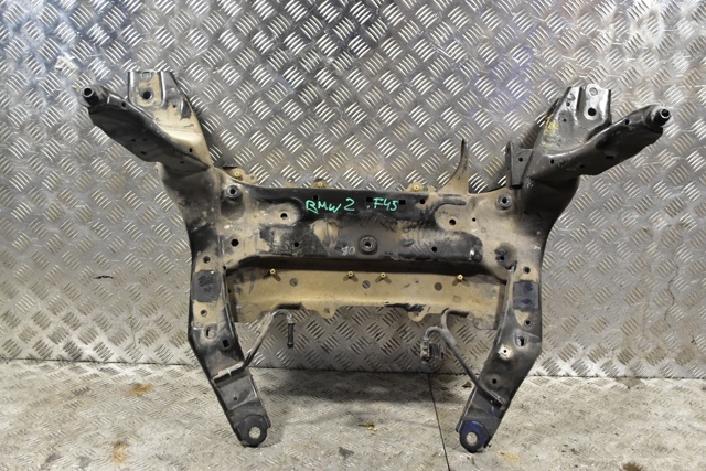 Балка передней подвески 6872729 BMW