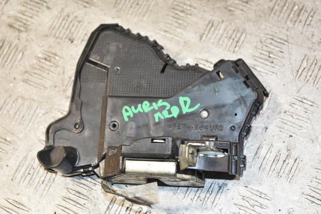 Замок передней пассажирской двери 6903002220 TOYOTA