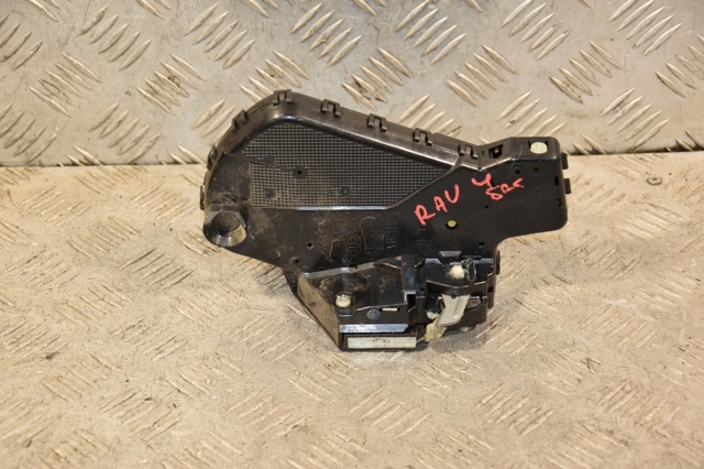 6911042130 TOYOTA Замок багажника купить в Ровно