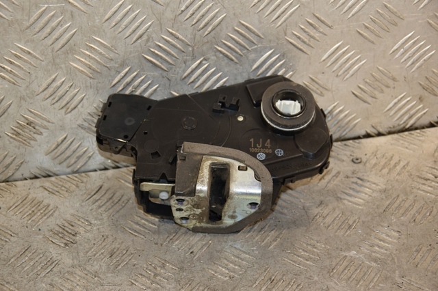 6911042130 TOYOTA Замок багажника купить в Украина