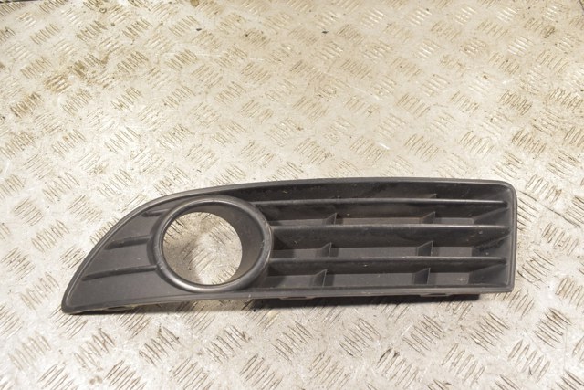 Заглушка ПТФ бампера переднего правая 6Q0853665E VAG