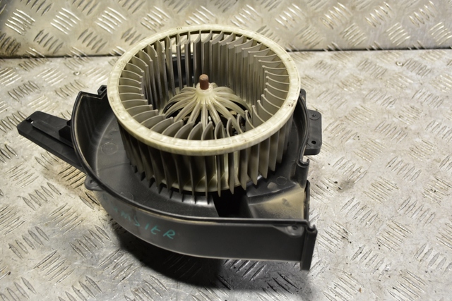 Моторчик печки Skoda Fabia 1