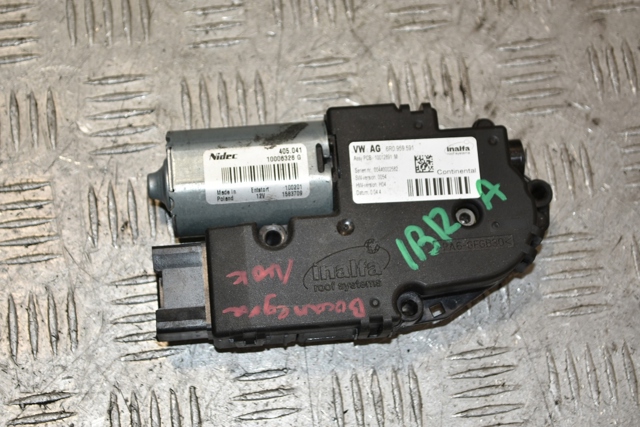 Мотор привода люка 6R0959591 VAG