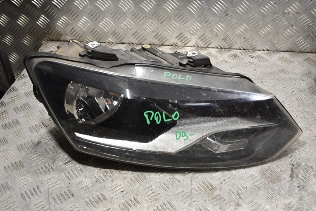Фара передняя правая 6R1941008E VAG
