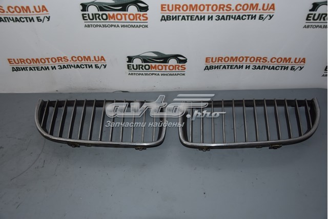 Решетка радиатора правая 7120010 BMW