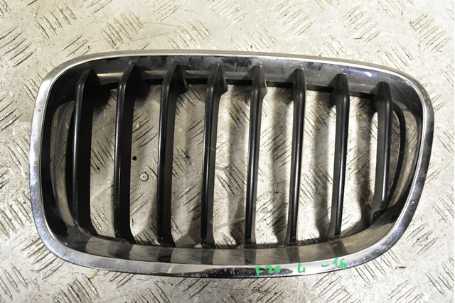 Решетка радиатора левая 7239021 BMW