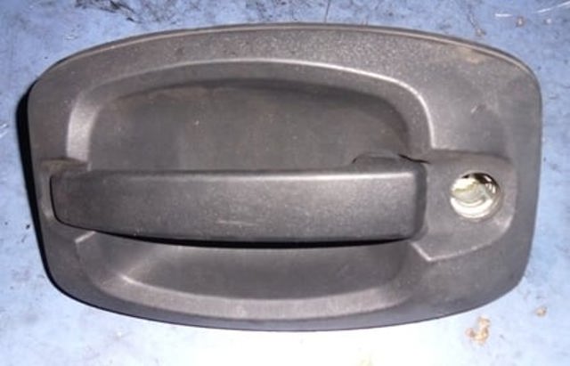 Ручка передней двери наружная, левая 735423244 PEUGEOT