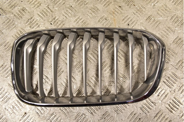 Решетка радиатора левая 7371747 BMW