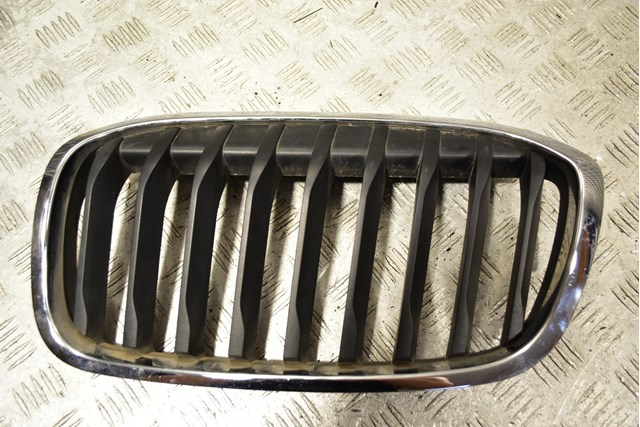Решетка радиатора левая 7467457 BMW