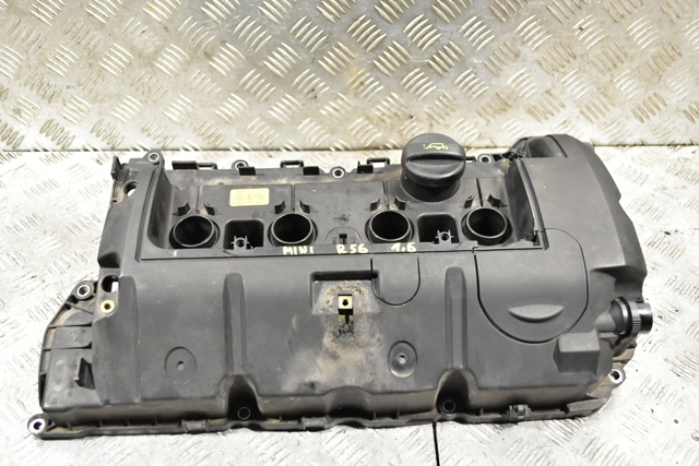 Крышка клапанов 7567791 BMW