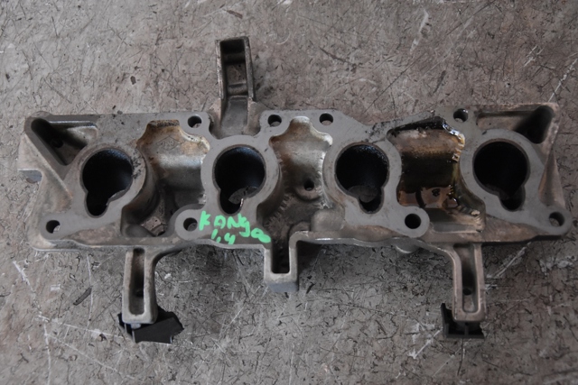 Сайлентблок переднего нижнего рычага 7700104152 RENAULT