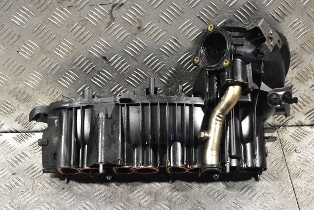 BMW 7797384 Впускной коллектор в наличии Кривой Рог