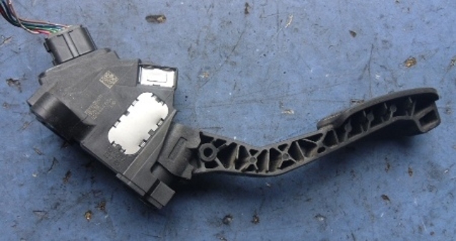 781100D011 TOYOTA Педаль газа (акселератора) купить в Украина