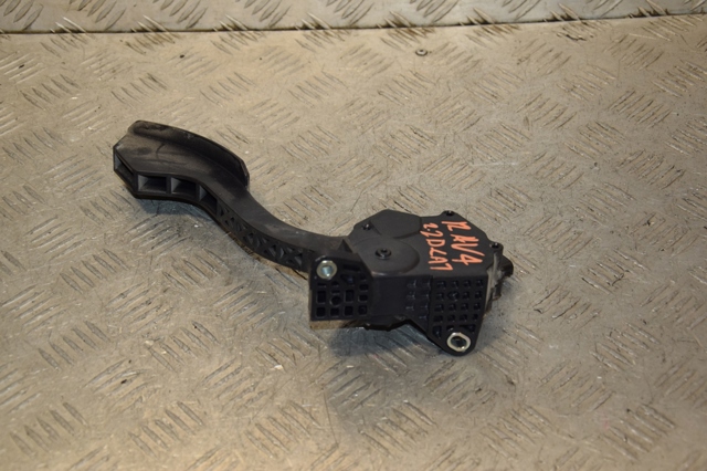 TOYOTA 7811042010 Педаль газа в наличии Николаев