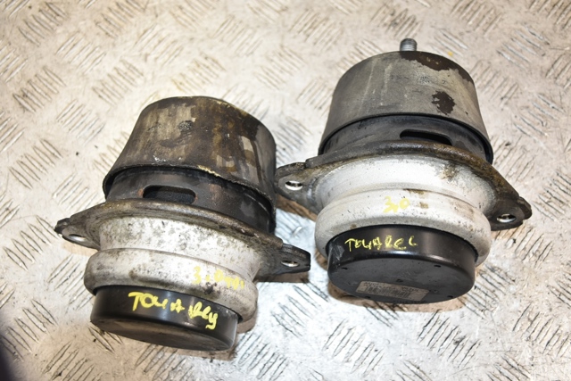 Подушка двигателя левая/правая 7L8199131A VAG