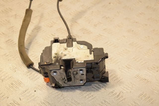 805030009R RENAULT Замок двери передней левой купить в Кривой Рог