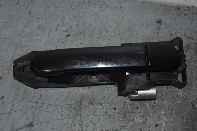 Держатель наружной ручки двери, передней правой 80610AX622 NISSAN