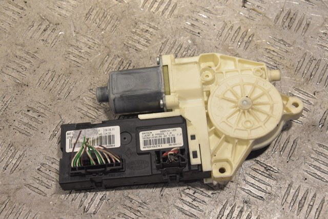 807300002R RENAULT Мотор стеклоподъемника двери передней правой купить в Николаев