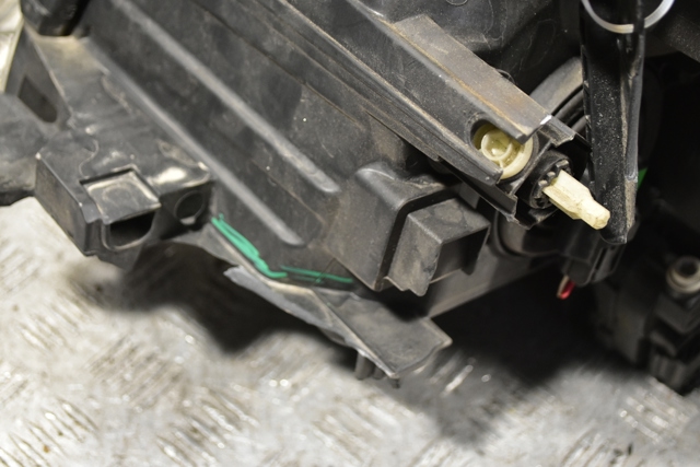 8111002470 TOYOTA Правая фара купить в Сумы