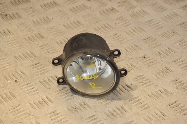 Противотуманка правая 812100D041 TOYOTA