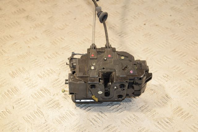 HYUNDAI 813102B020 Замок водительской двери в наличии Ирпень