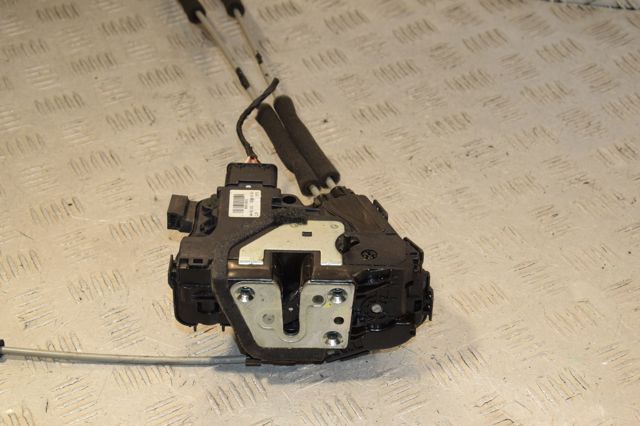 HYUNDAI 814102K010 Замок двери задней левой в наличии Чернигов