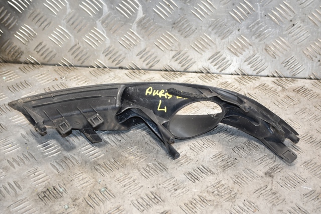 TOYOTA 8148202040 Заглушка (решетка) противотуманных фар бампера переднего левая в наличии Винница