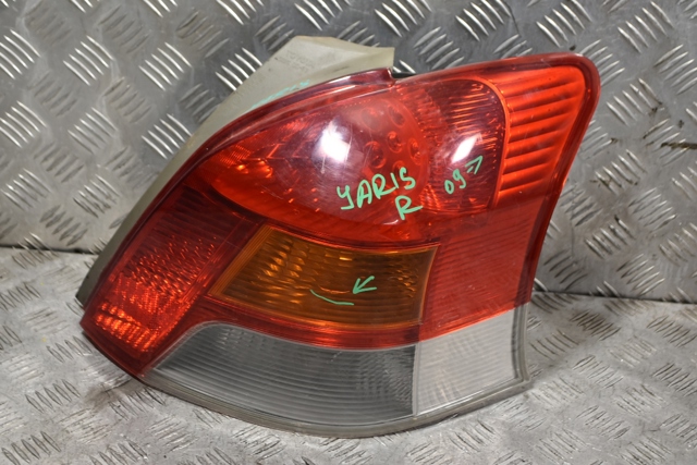 Задний правый стоп 815510D250 TOYOTA