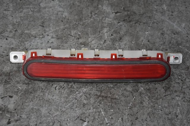 Фонарь сигнала торможения 815700F011 TOYOTA
