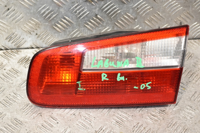 Фонарь задний внутренний правый 8200002476 RENAULT