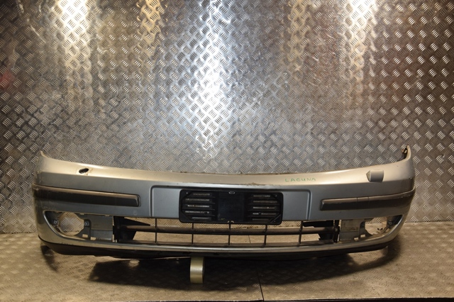 Бампер передний 8200008270 RENAULT