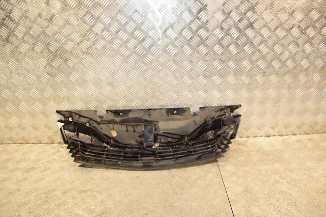 8200012581 RENAULT Решетка радиатора купить в Днепр