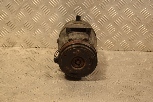 Компрессор системы кондиционирования 8200021822 RENAULT