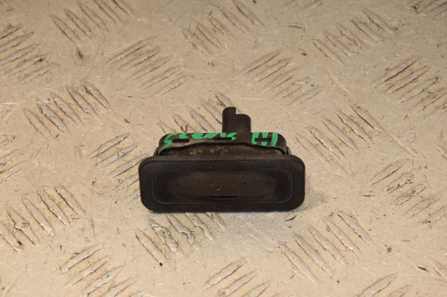 Кнопка привода замка 3/5 двери (ляды)/крышки багажника 8200076256 RENAULT