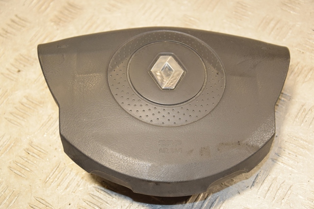 Подушка AIRBAG водительская 8200102820 RENAULT