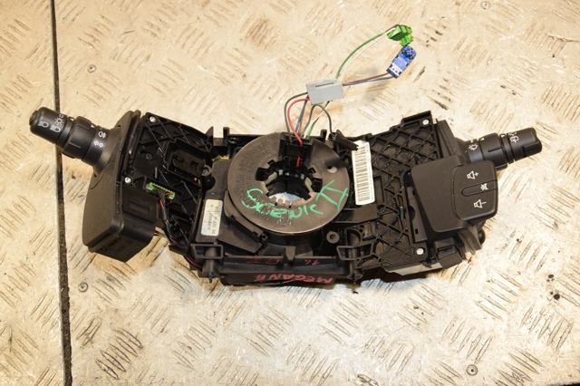 Переключатель подрулевой 8200127727 RENAULT
