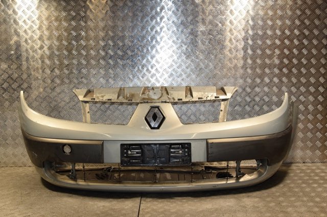 Передний бампер 8200139528 RENAULT