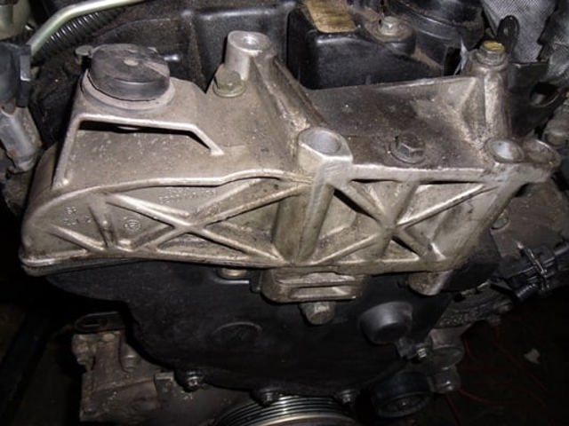 Кронштейн двигателя (подушка, лапа) renault (iii) 2.2dci 8200140436