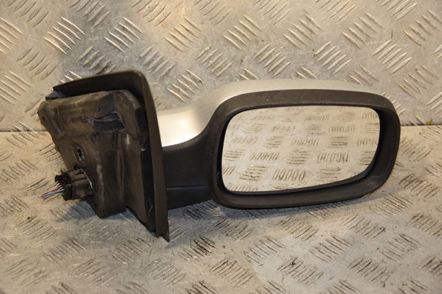 Зеркало заднего вида правое 8200219923 RENAULT