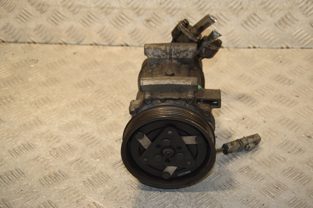 Компрессор климатической установки 8200365787 RENAULT