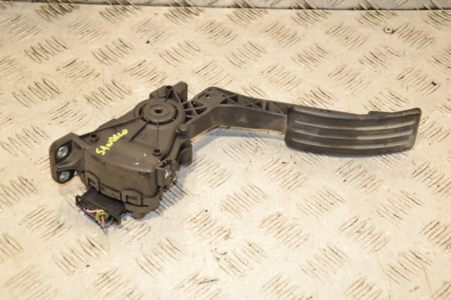 Педаль акселератора 8200386506 RENAULT