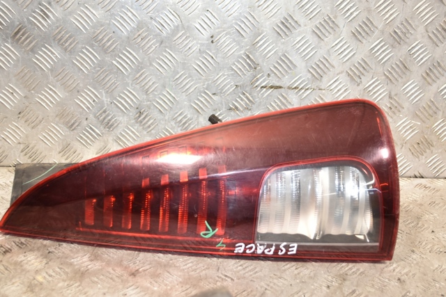 Фонари задние 8200394724 RENAULT
